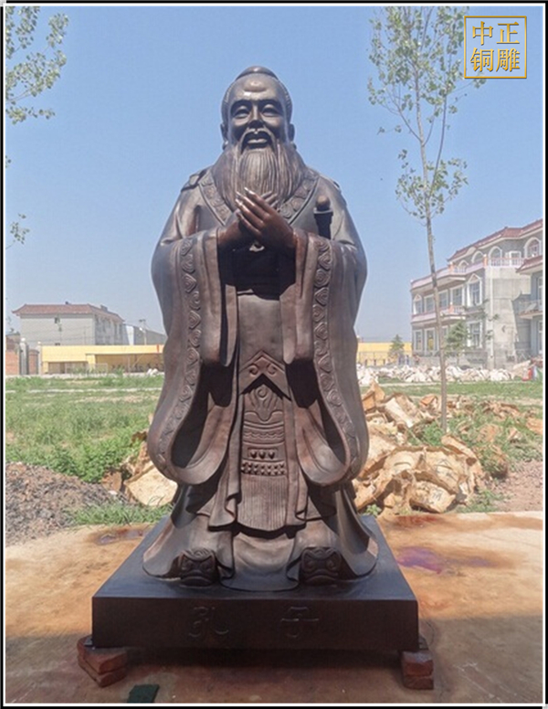 學(xué)?？鬃鱼~雕擺放.jpg